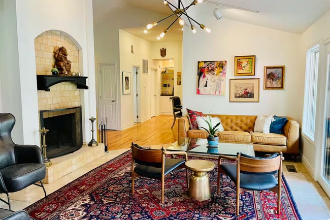 back living room - 1656 N Broadview Dr