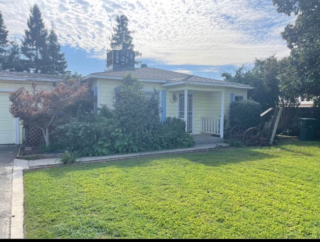 Building Photo - 603 E K Ave