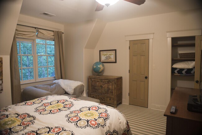 Foto del edificio - 4644 Old Looney Mill Ln