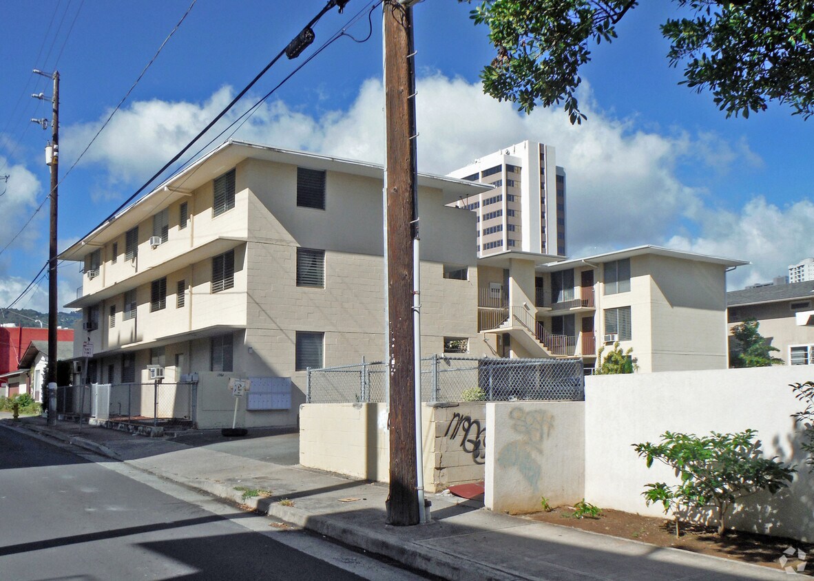 Building Photo - 915 Birch St