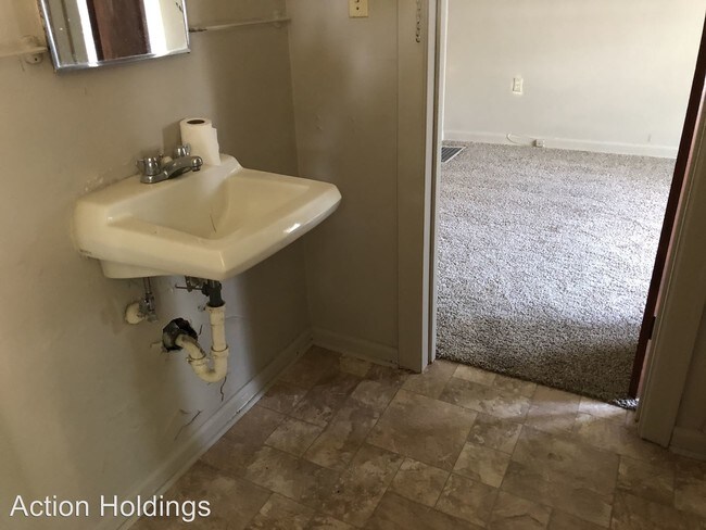 Building Photo - 1 br, 1 bath House - 103 N Oak St