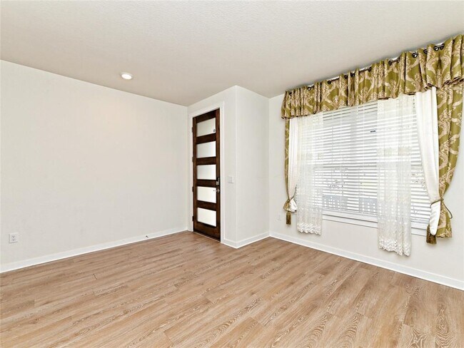 Building Photo - 2432 Rosette Ln