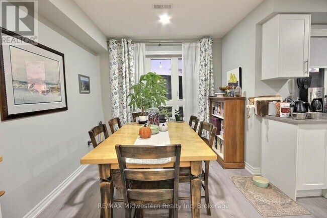 Photo du bâtiment - 287 Chapel Hill Dr