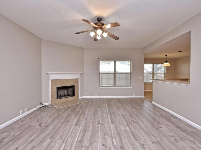 Foto del edificio - 2300 Amy Lynn Ln