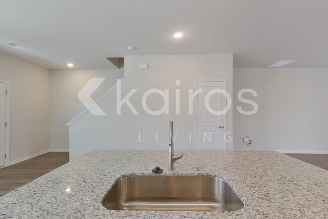 Building Photo - 2529 Banyan Cir