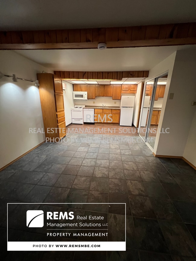 Building Photo - 602 10th Ave