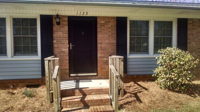 Building Photo - 1135 Bridges Dr