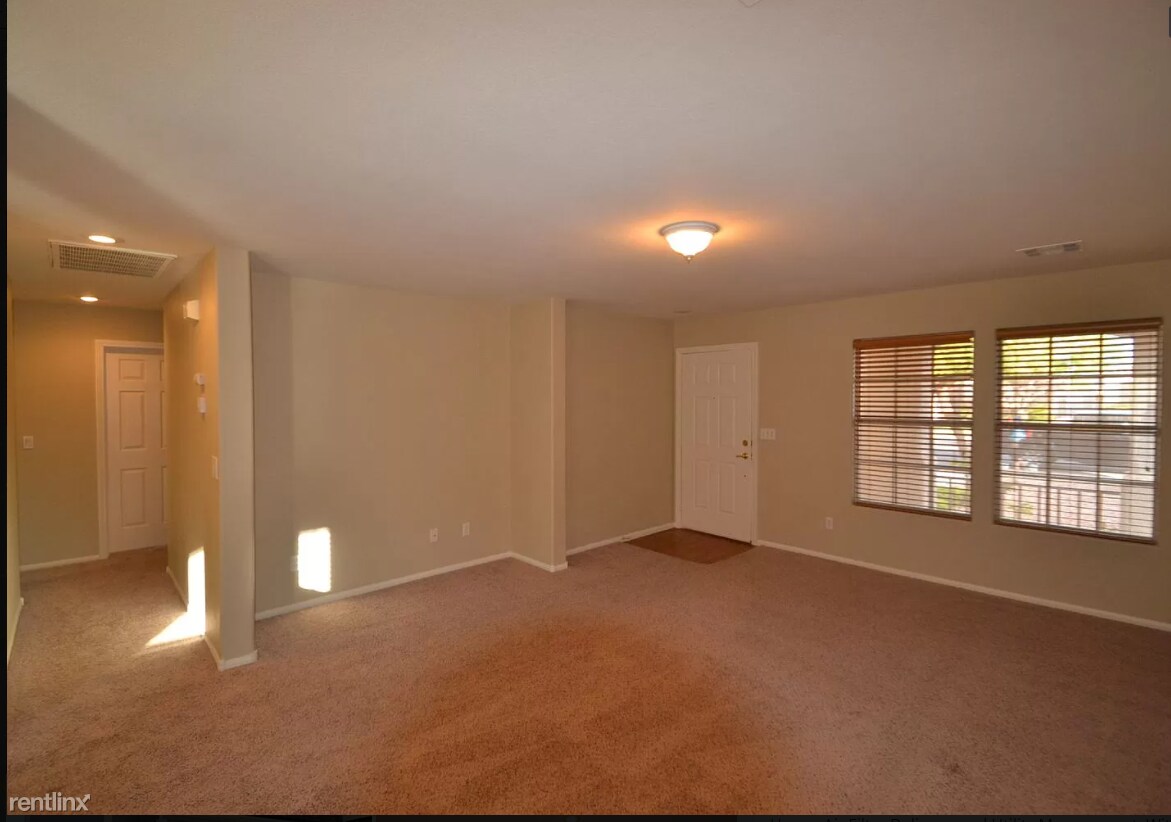 Building Photo - 3 br, 1 bath House - 3605 SW 56th St