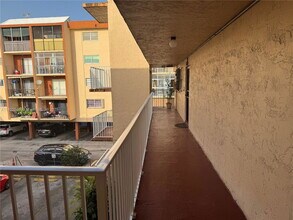 Building Photo - 1085 W 68th St
