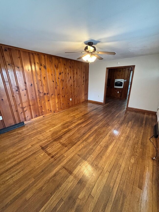 Foto del edificio - Quiet Country Feel — Minutes From Downtown Knoxville 2bd/1bth