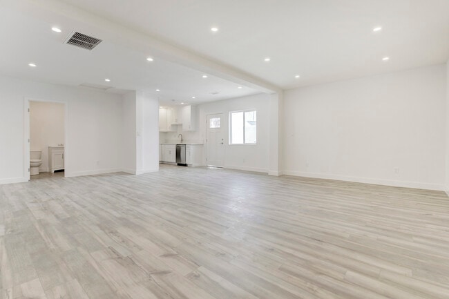 Building Photo - 11324 Haskell Ave