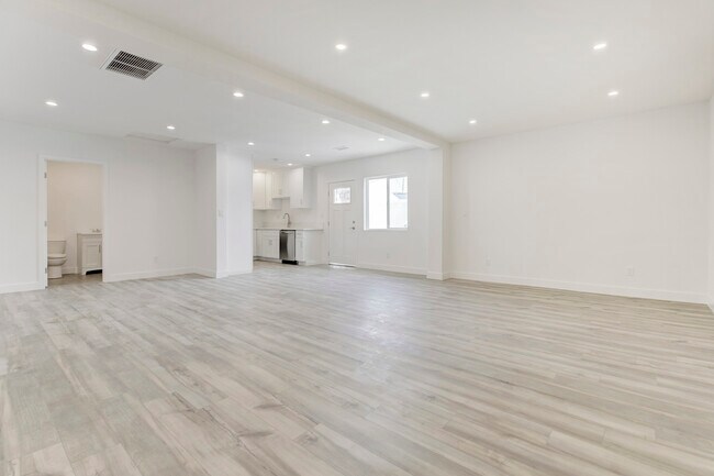 Foto del edificio - 11324 Haskell Ave