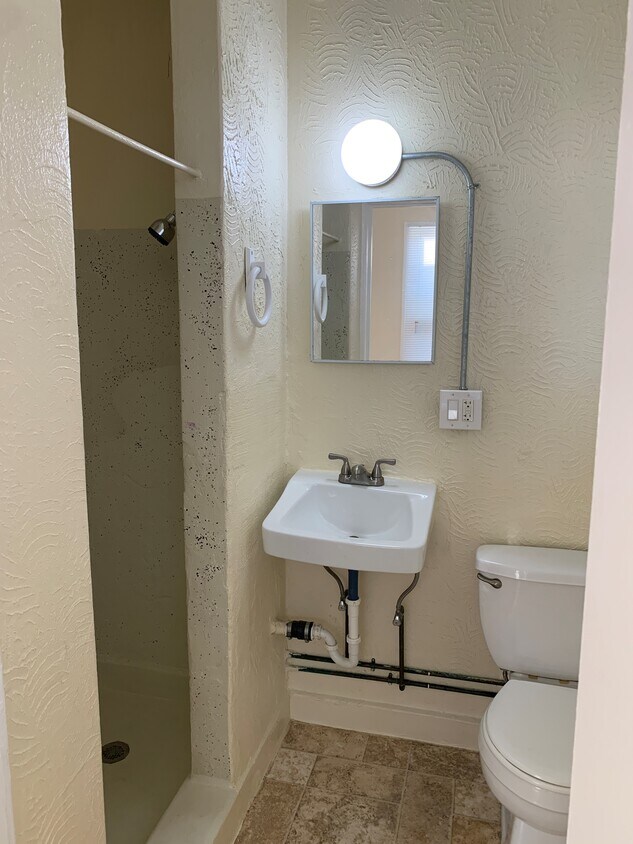 Primary Photo - 1145 Barton St
