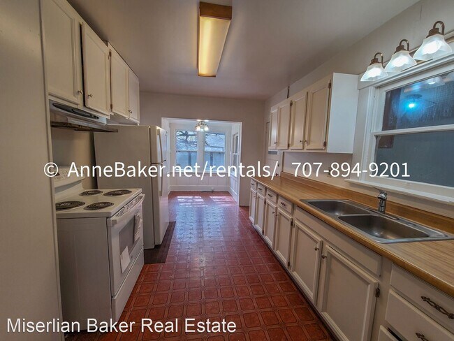 Building Photo - 2 br, 1 bath House - 326 E. 1st Street