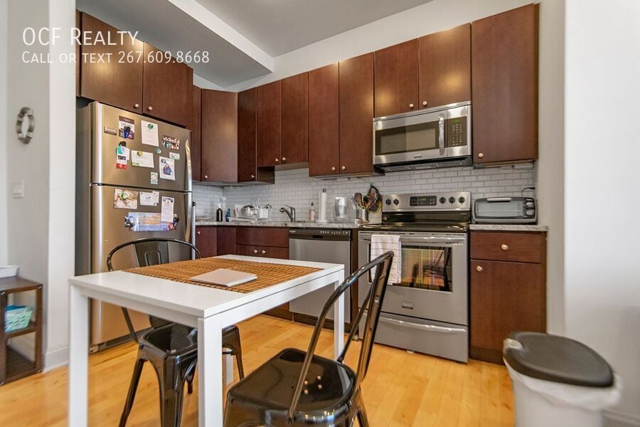 Primary Photo - 427 Monroe St