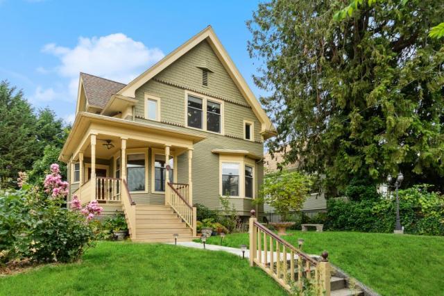 Foto principal - 3 bedroom in Seattle WA 98122