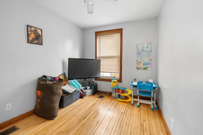 Building Photo - 1223 S Keeler Ave