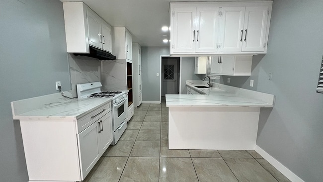 Kitchen - 15503 Bloomfield Ave