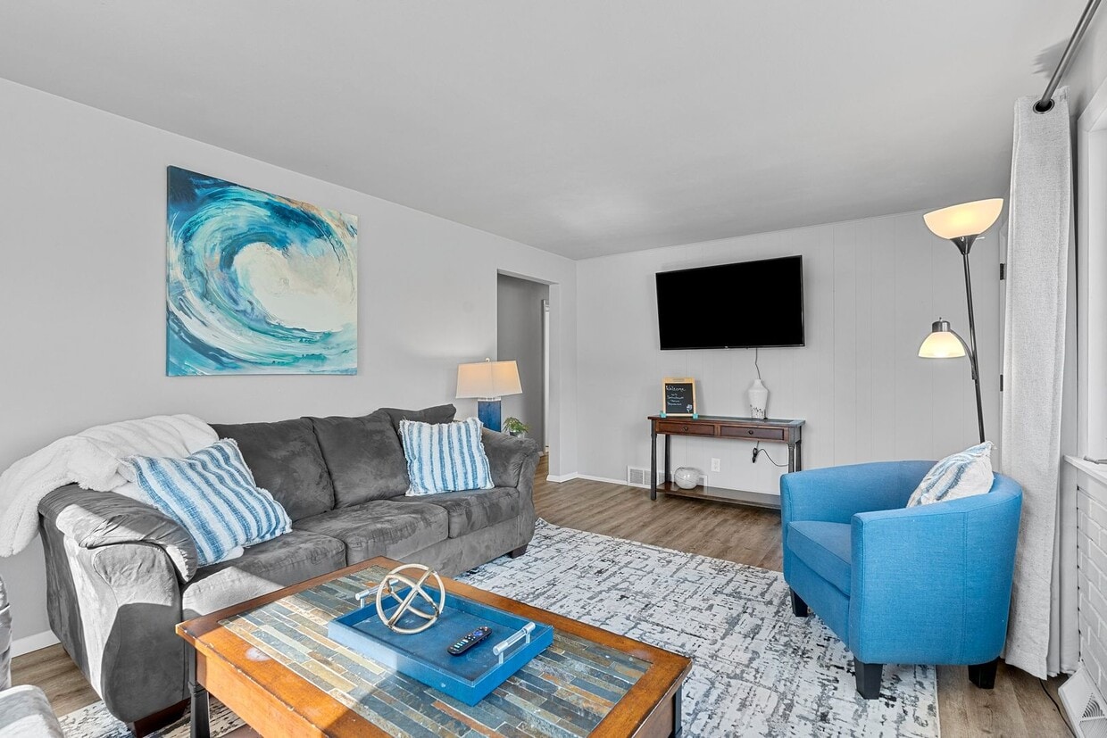 Primary Photo - 3 BR 1.5 BA ranch house w/ large garage