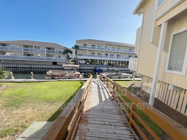 Building Photo - 775 Gulf Shore Dr