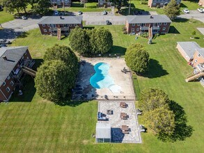 Building Photo - 14 Manor Dr