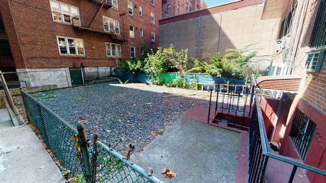 Building Photo - 10252 67th Rd