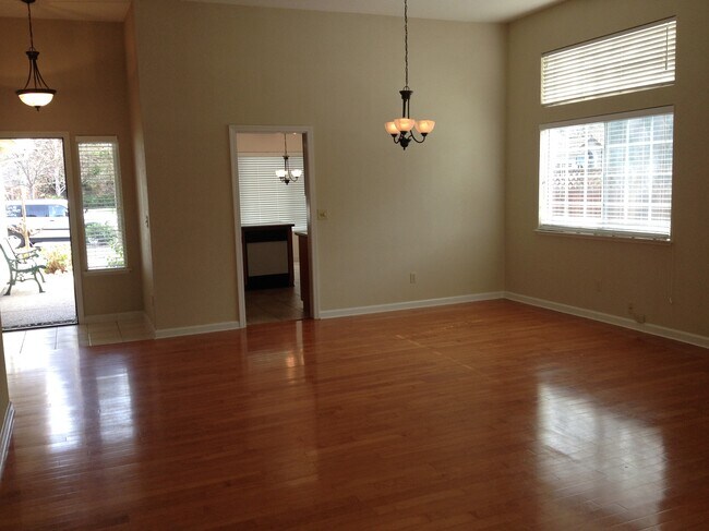 Building Photo - 774 Alison Cir