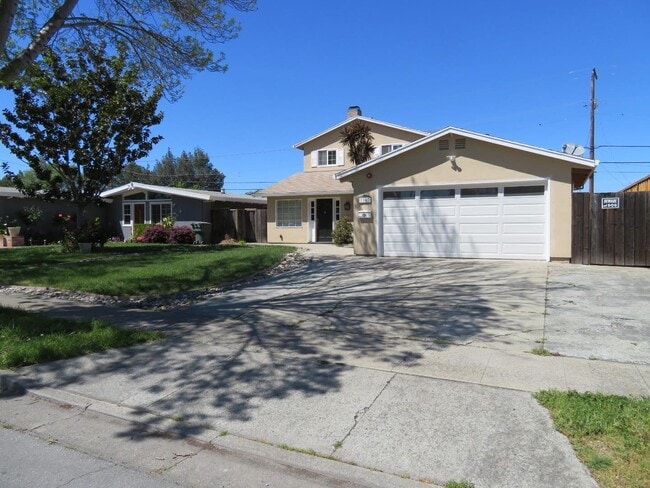 Building Photo - 1147 Palamos Ave