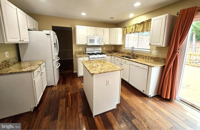 Building Photo - 5677 Assateague Pl