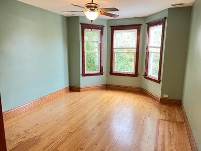 Foto del edificio - 3429 W McLean Ave