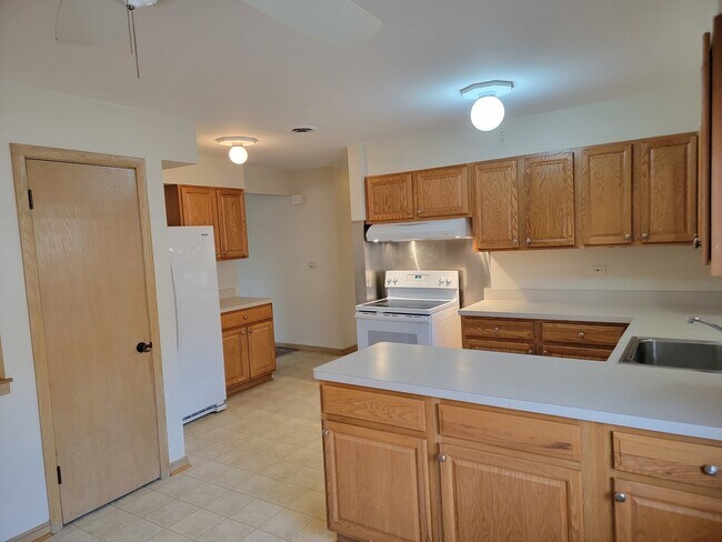 Building Photo - 6606 N Harlem Ave