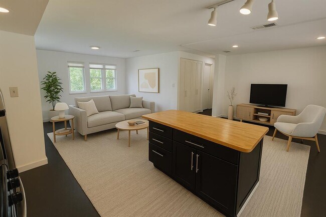 Building Photo - 1402 N Redondo Dr