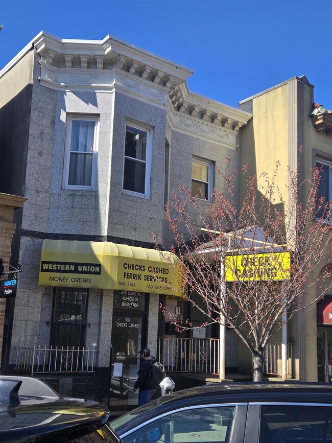 Building Photo - 435 60th St