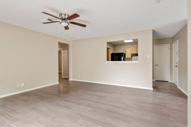 Foto del edificio - Nice Open Floor Plan in Candlewood Park!