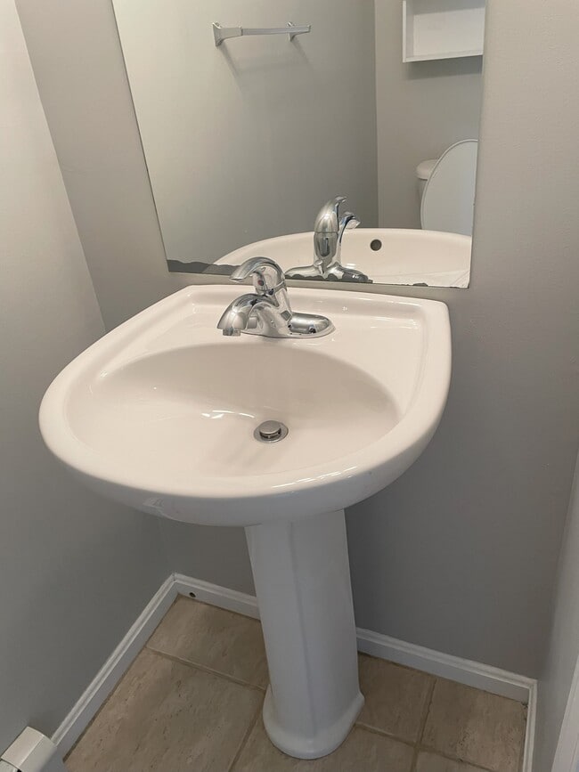 Building Photo - 1029 S Mammoth Rd