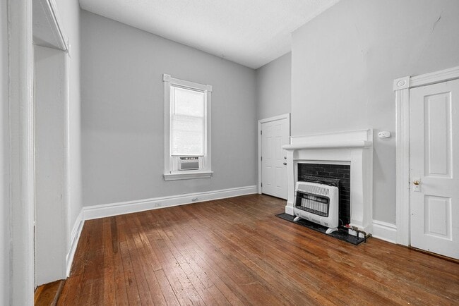 Building Photo - 123 Marion St