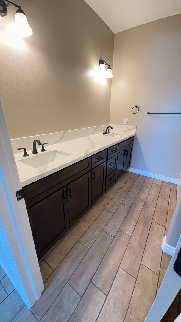 Foto del edificio - NEWER CONSTRUCTION 4 BEDROOM APPLE VALLEY HOME