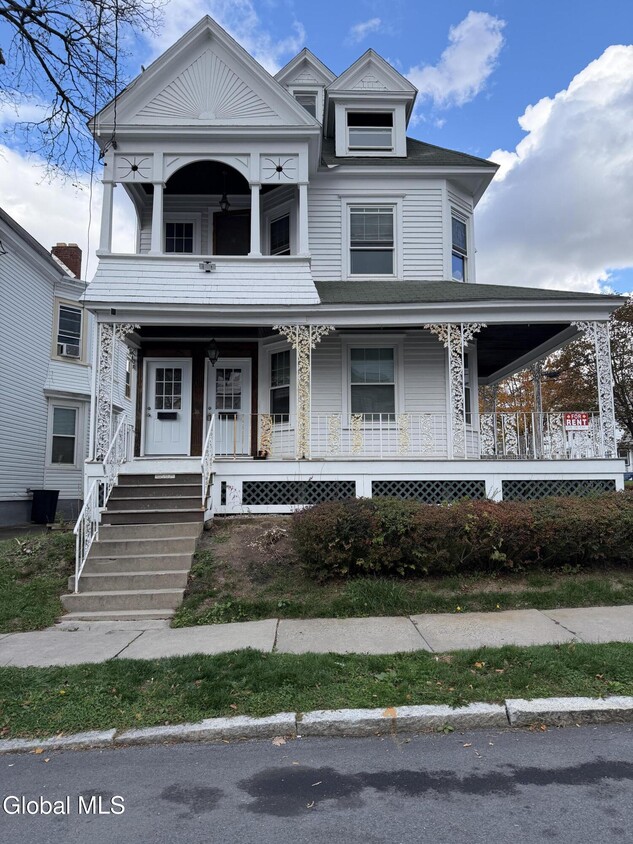 Primary Photo - 737 Mason St