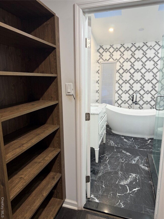 Foto del edificio - 731 Hungry Harbor Rd