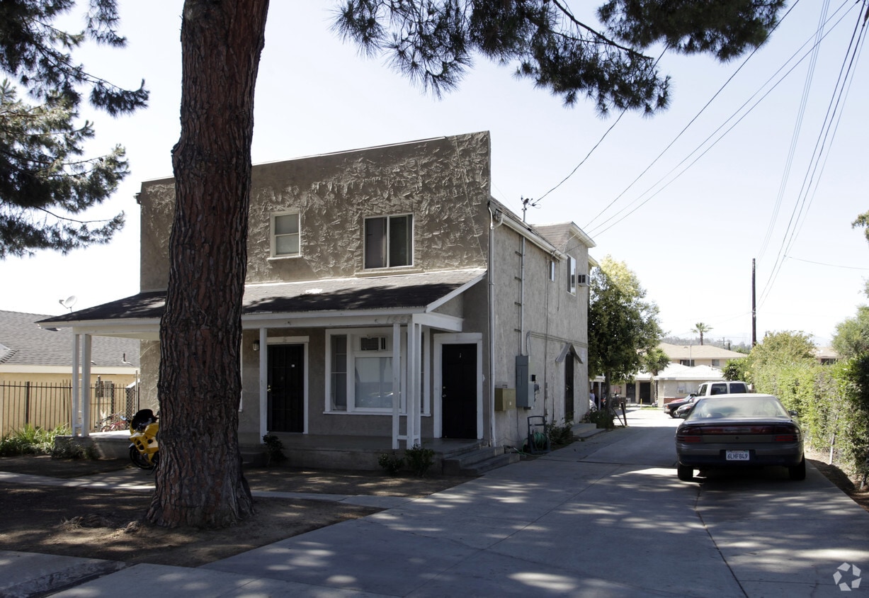 Primary Photo - 1449 Laurel Ave