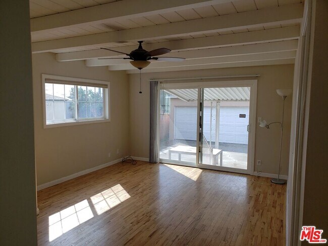 Foto del edificio - 1729 S Carmelina Ave