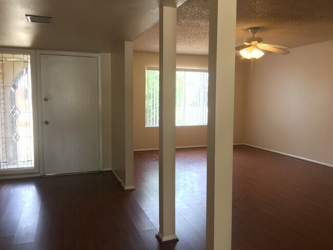 Foto del edificio - Tempe 4 Bed 2 Bath Includes Pool & Landscaping - Great Location