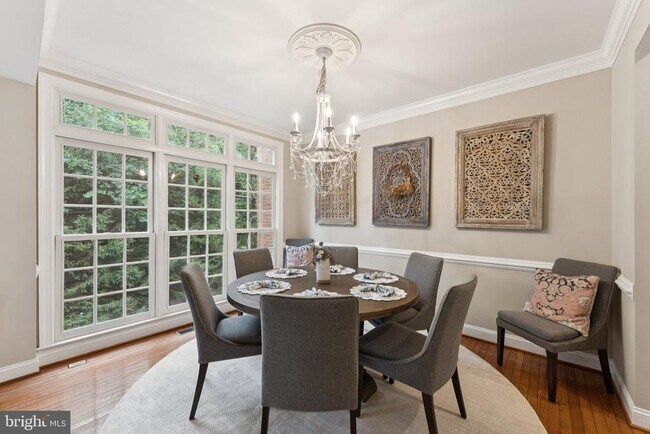 Foto del edificio - 1627 Colonial Hills Dr