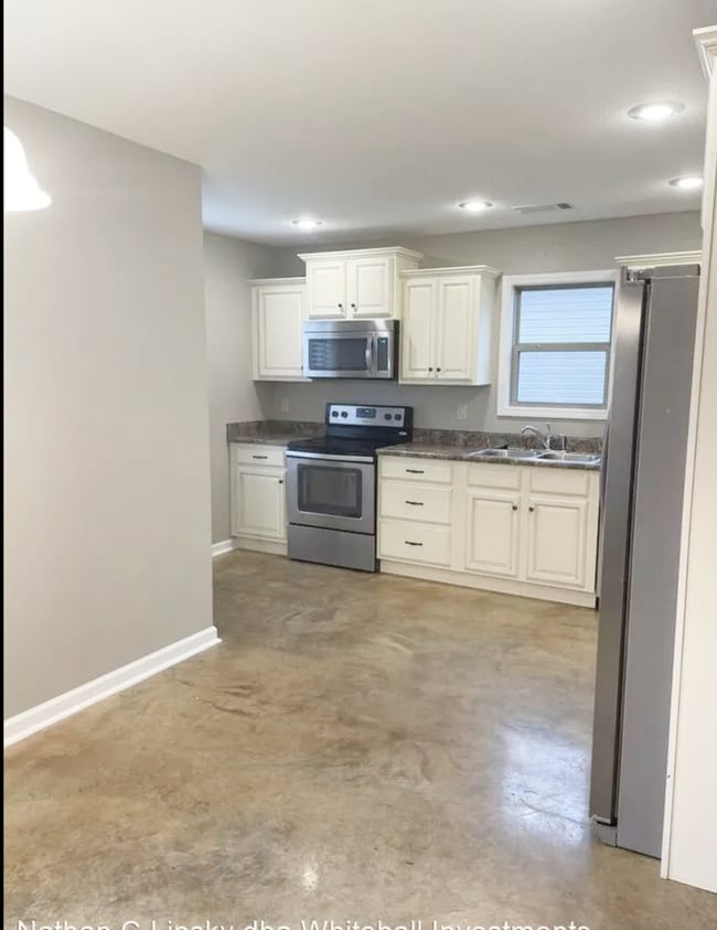 Building Photo - 4832 Wildwood Ln