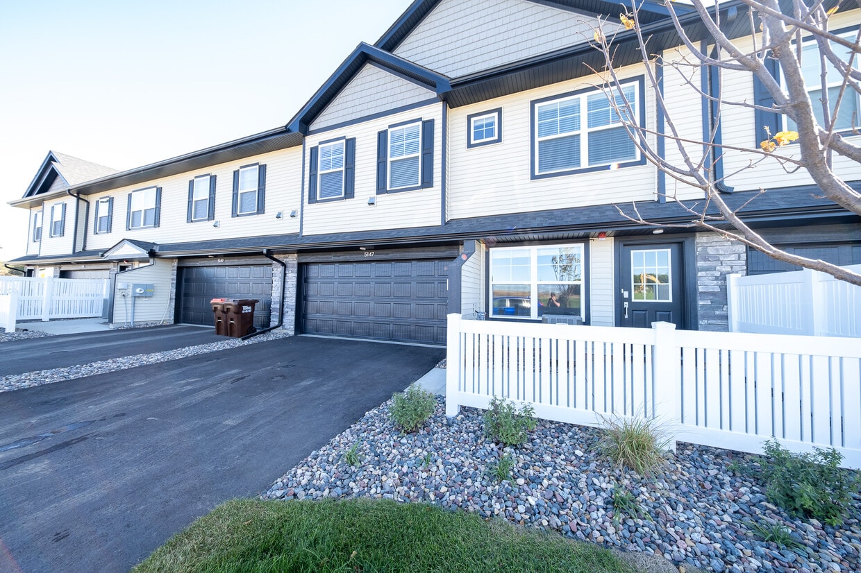 Foto principal - 5147 Long Pointe Pass