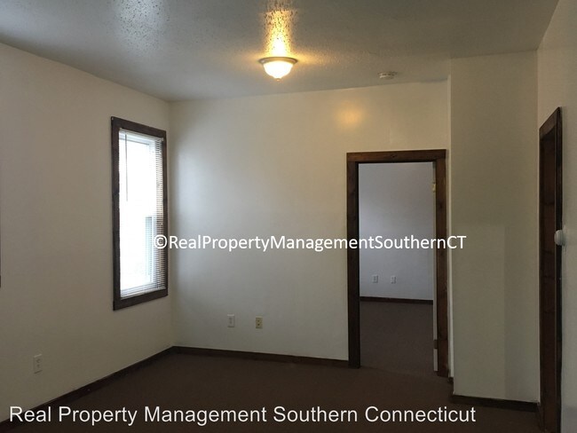 Building Photo - 216 Starr St