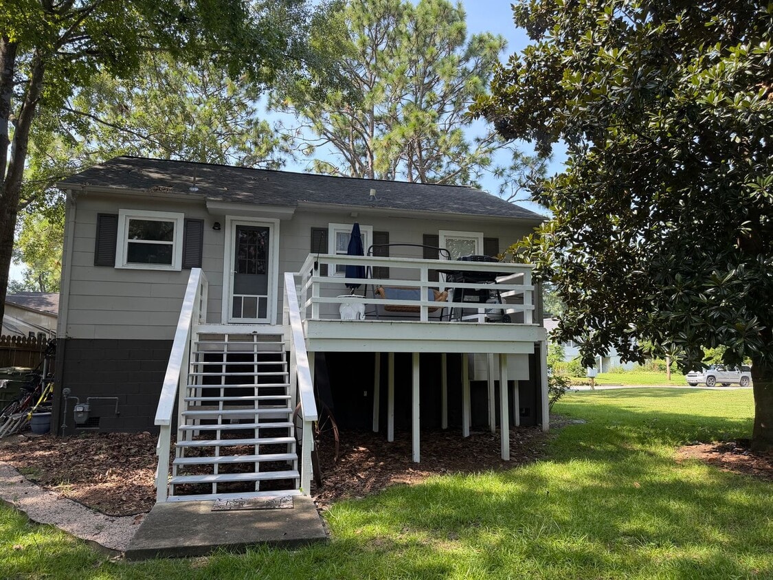 Building Photo - 722 Willow St