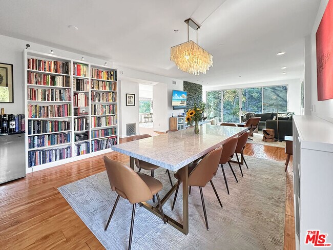 Foto del edificio - 8265 Mannix Dr