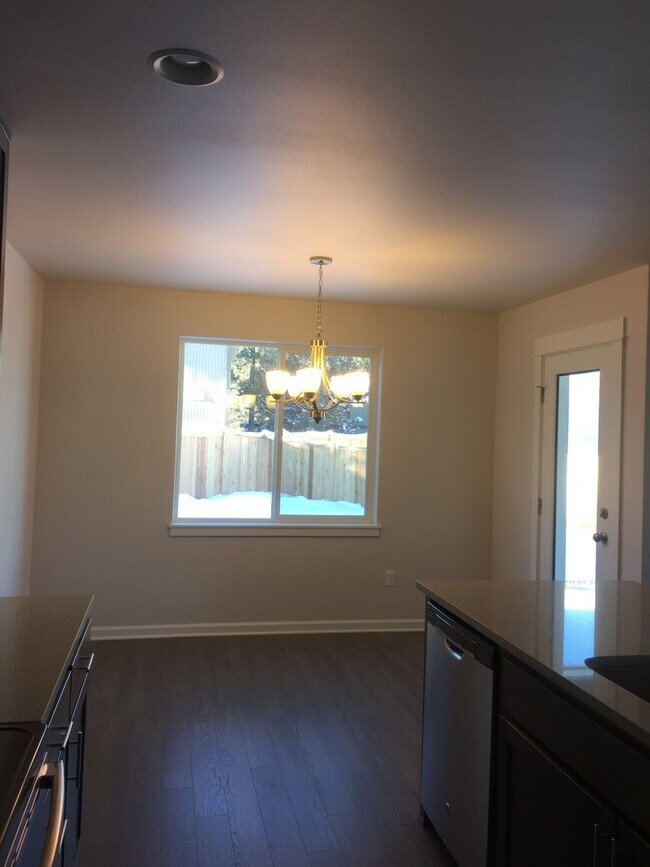 Foto del edificio - SE New Townhouse, 3 Bedrooms, 2 1/2 Baths,...