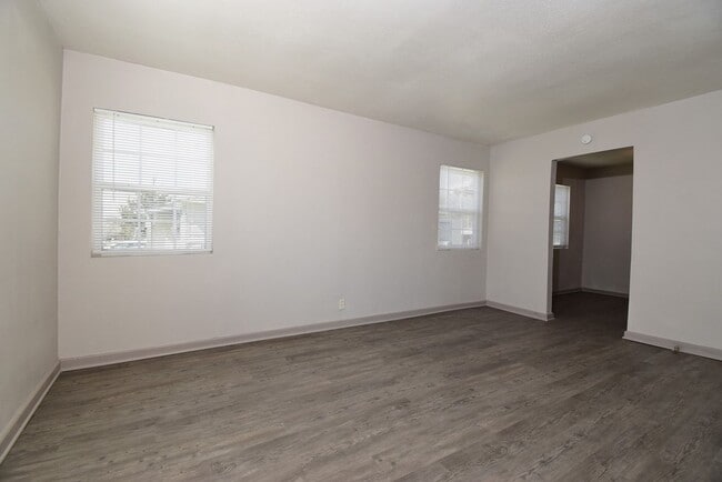 Building Photo - LORAINE.518-520